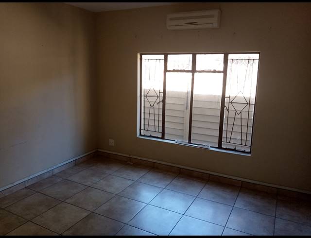284M² BUSINESS FOR SALE IN BO-DORP